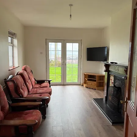 Beachfront - 3 Bedrooms Holiday home Clogherhead