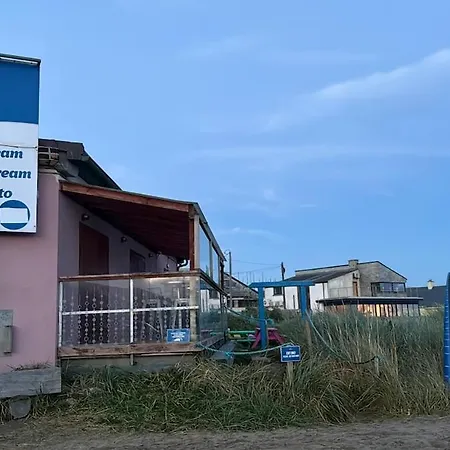 Beachfront - 3 Bedrooms Holiday home