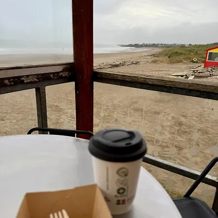 Beachfront - 3 Bedrooms Holiday home