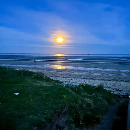 Beachfront - 3 Bedrooms Holiday home *