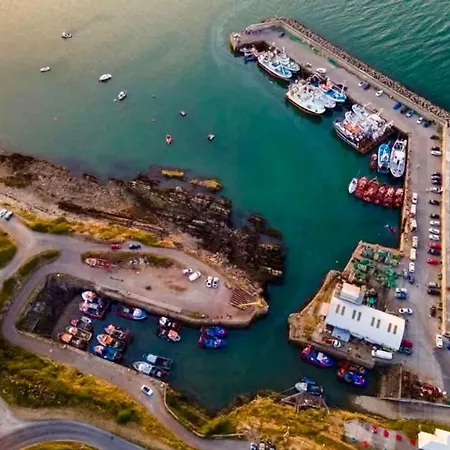 Beachfront - 3 Bedrooms Holiday home